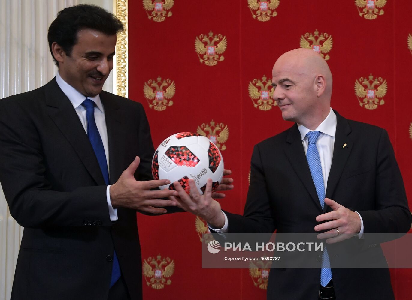 Президент РФ В. Путин принял участие в церемонии передачи Катару полномочий на проведение ЧМ-2022 по футболу