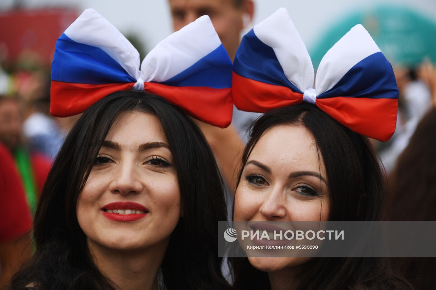 Болельщицы в фан-зоне на Воробьевых горах перед финальным матчем чемпионата мира по футболу между сборными Франции и Хорватии. Место: Россия, Москва. Автор: Кирилл Каллиников/РИА Новости. Болельщики ЧМ-2018 по футболу в Москве