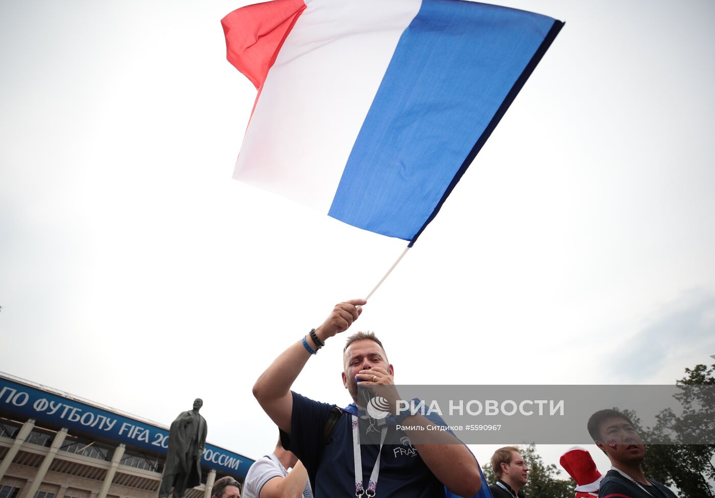 Болельщики перед финальным матчем ЧМ-2018 по футболу