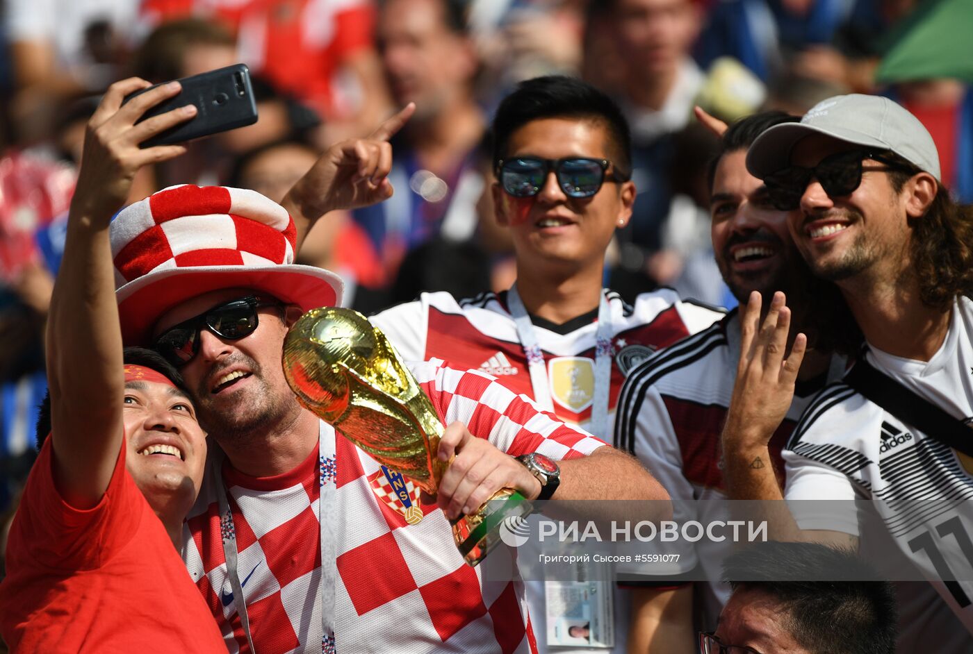 Болельщики перед финальным матчем ЧМ-2018 по футболу