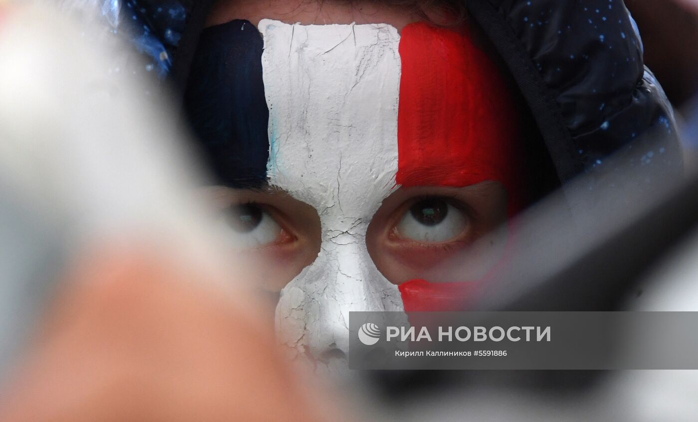 Болельщик сборной Франции в фан-зоне на Воробьевых горах во время финального матча чемпионата мира по футболу между сборными Франции и Хорватии. Место: Россия, Москва. Автор: Кирилл Каллиников/РИА Новости. Болельщики ЧМ-2018 по футболу в Москве