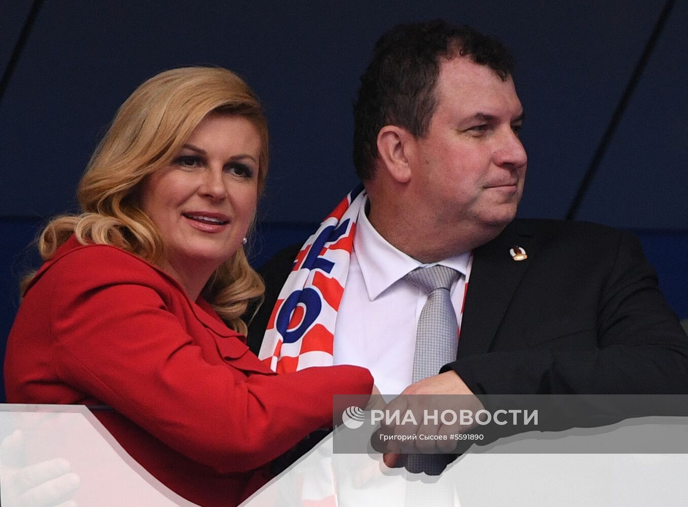 Президент Хорватии Колинда Грабар-Китарович с мужем Яковом перед финальным матчем чемпионата мира по футболу между сборными Франции и Хорватии. Место: Россия, Москва. Автор: Григорий Сысоев/РИА Новости. Почетные гости финала ЧМ-2018 по футболу