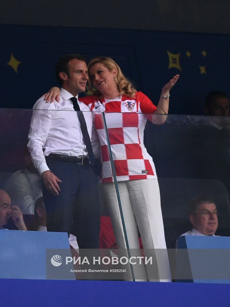 Президент Франции Эммануэль Макрон и президент Хорватии Колинда Грабар-Китарович во время финального матча чемпионата мира по футболу между сборными Франции и Хорватии. Место: Россия, Москва. Автор: Алексей Филиппов/РИА Новости. Почетные гости финала ЧМ-2018 по футболу