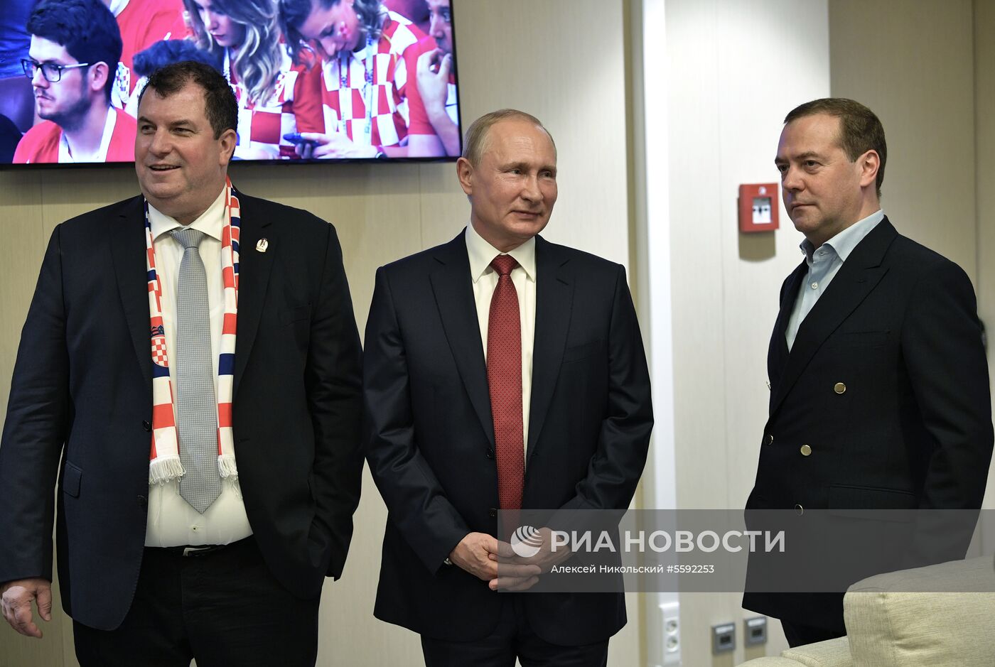 Президент РФ В. Путин и премьер-министр РФ Д. Медведев посетили финальный матч чемпионата мира по футболу 2018