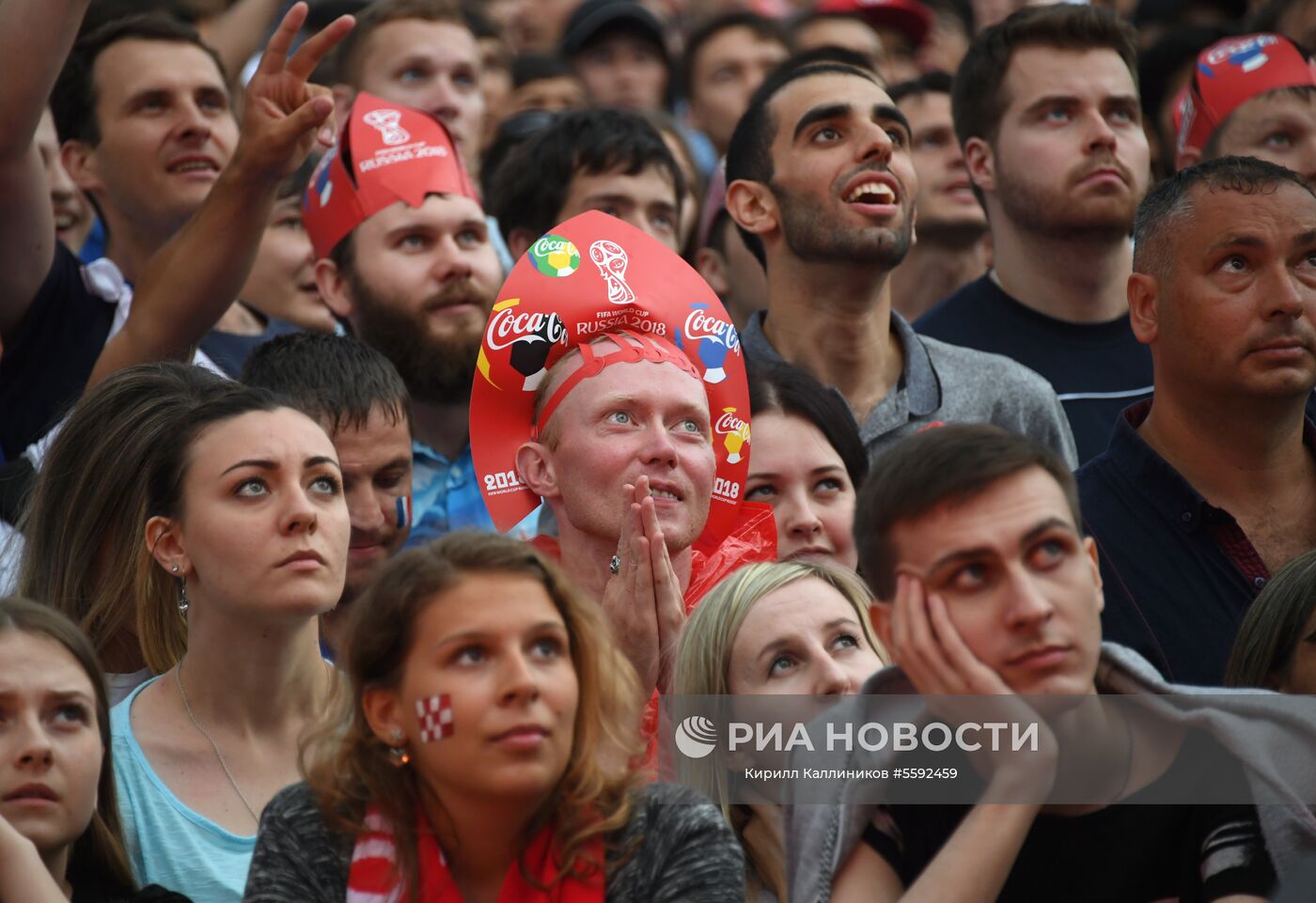 Болельщики в фан-зоне на Воробьевых горах во время финального матча чемпионата мира по футболу между сборными Франции и Хорватии. Место: Россия, Москва. Автор: Кирилл Каллиников/РИА Новости. Болельщики ЧМ-2018 по футболу в Москве