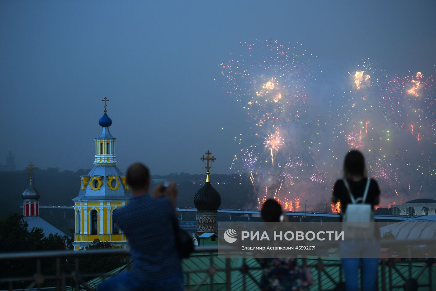 Салют в честь окончания ЧМ-2018 по футболу