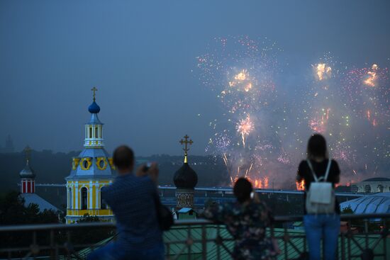 Салют в честь окончания ЧМ-2018 по футболу
