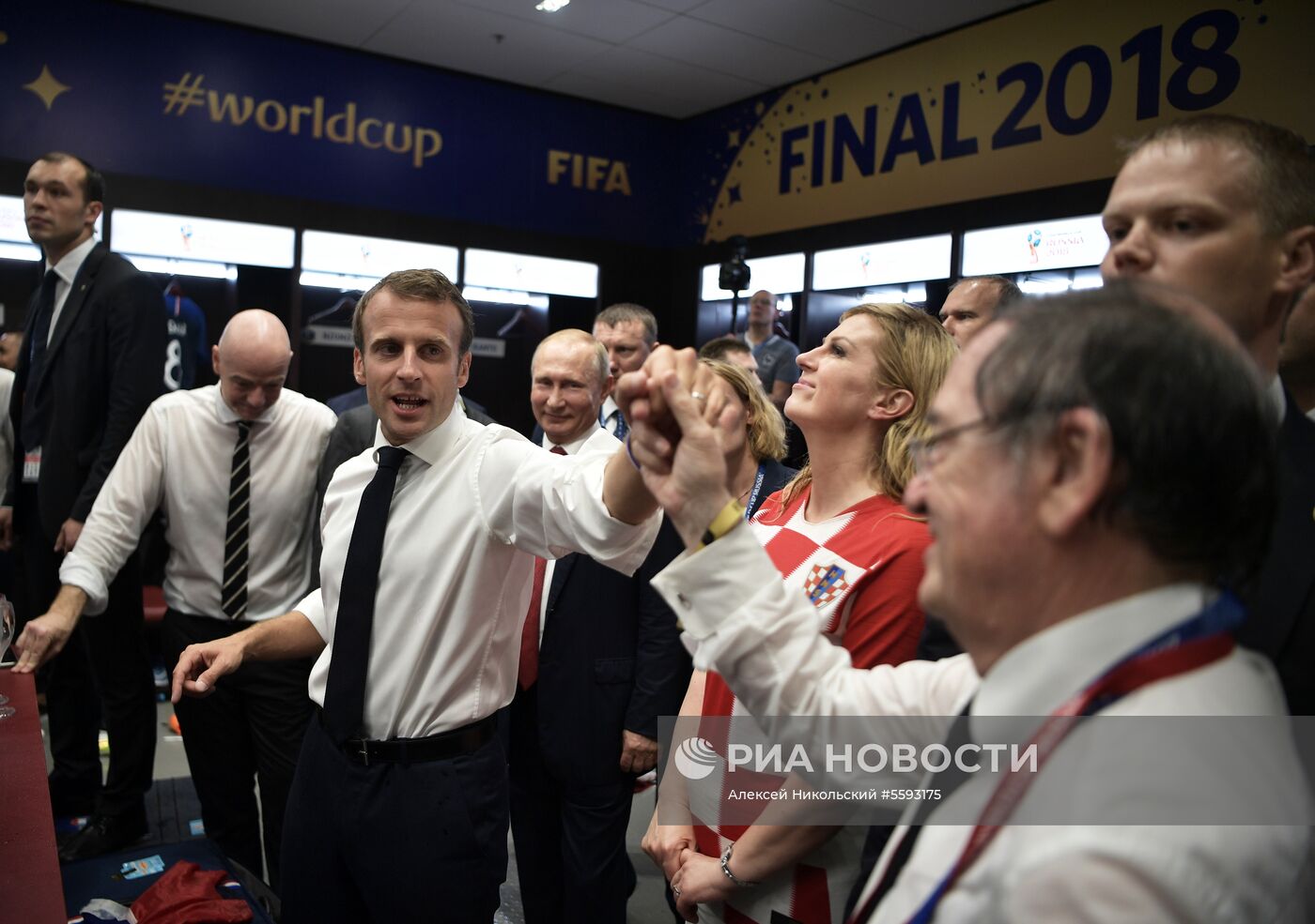Президент РФ В. Путин и премьер-министр РФ Д. Медведев посетили финальный матч чемпионата мира по футболу 2018
