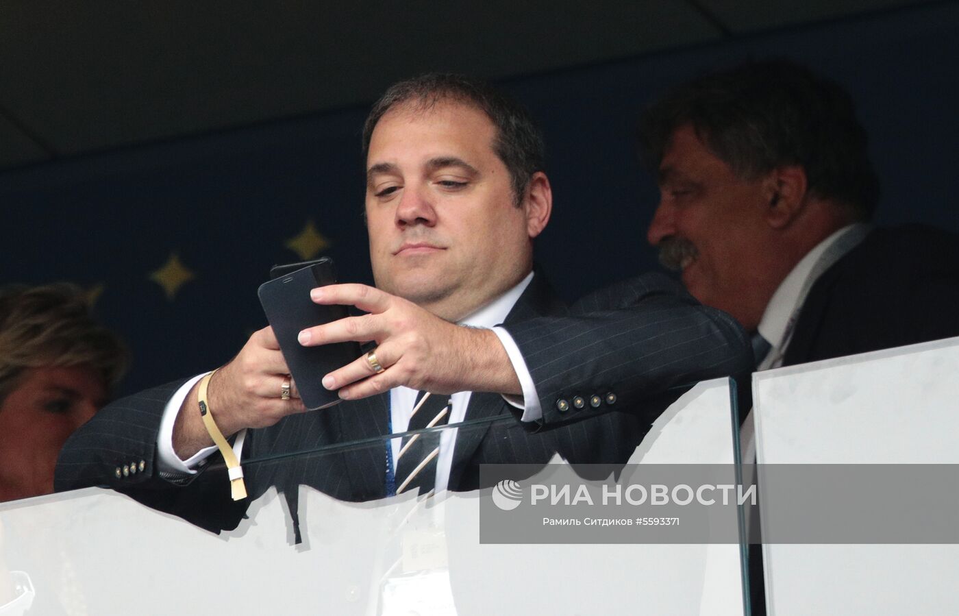Президент конфедерации футбола Северной и Центральной Америки и стран Карибского бассейна (КОНКАКАФ) Виктор Монтальяни на зрительской трибуне перед финальным матчем чемпионата мира по футболу между сборными Хорватии и Франции. Место: Россия, Москва. Автор: Рамиль Ситдиков/РИА Новости. Почетные гости финала ЧМ-2018 по футболу