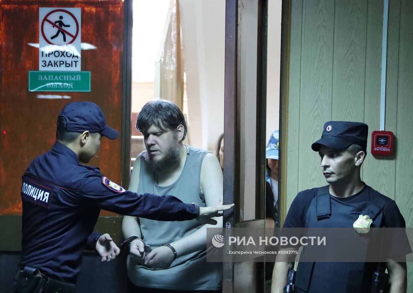 Оглашение приговора А. Попову лидеру секты "бога Кузи" 