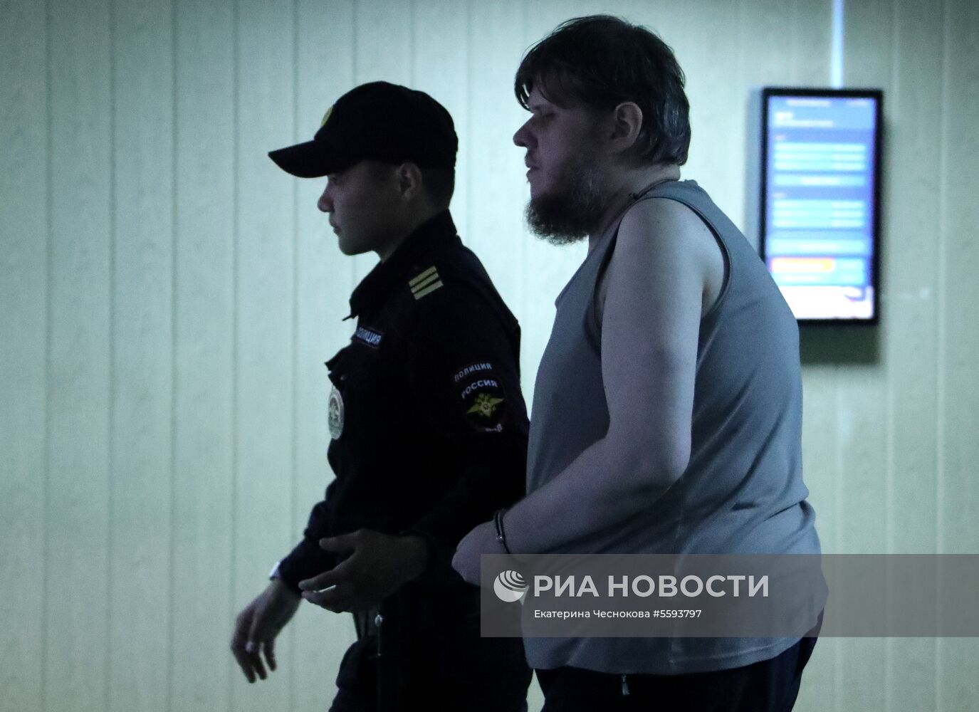Оглашение приговора А. Попову лидеру секты "бога Кузи" 