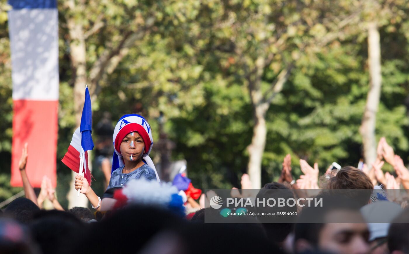 Чествование чемпионов мира по футболу во Франции