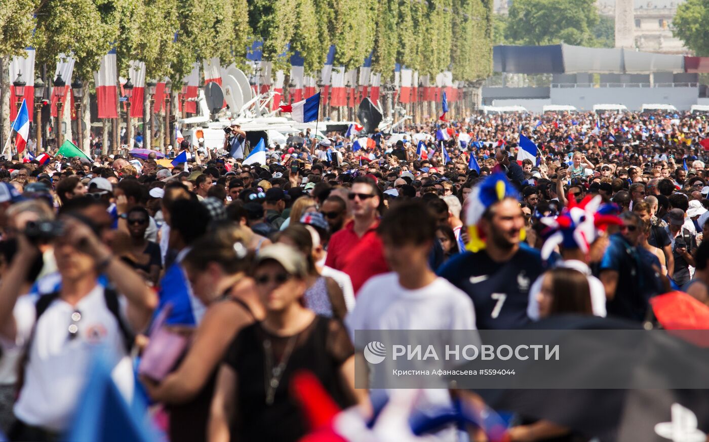 Чествование чемпионов мира по футболу во Франции