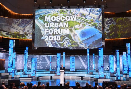 Президент РФ В. Путин посетил Московский урбанистический форум