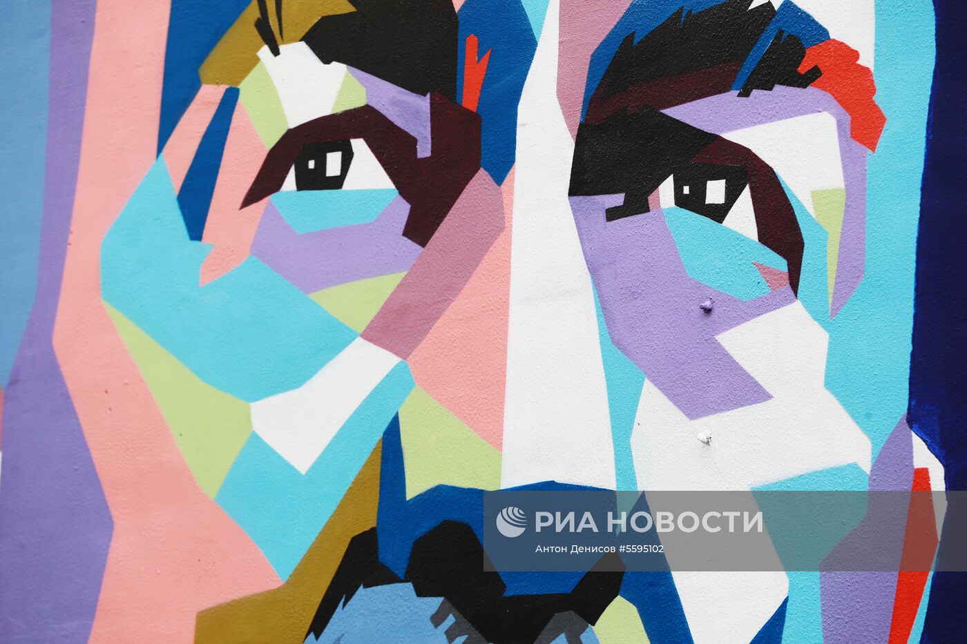 Граффити с изображением С. Черчесова, И. Акинфеева и А. Дзюбы в Москве