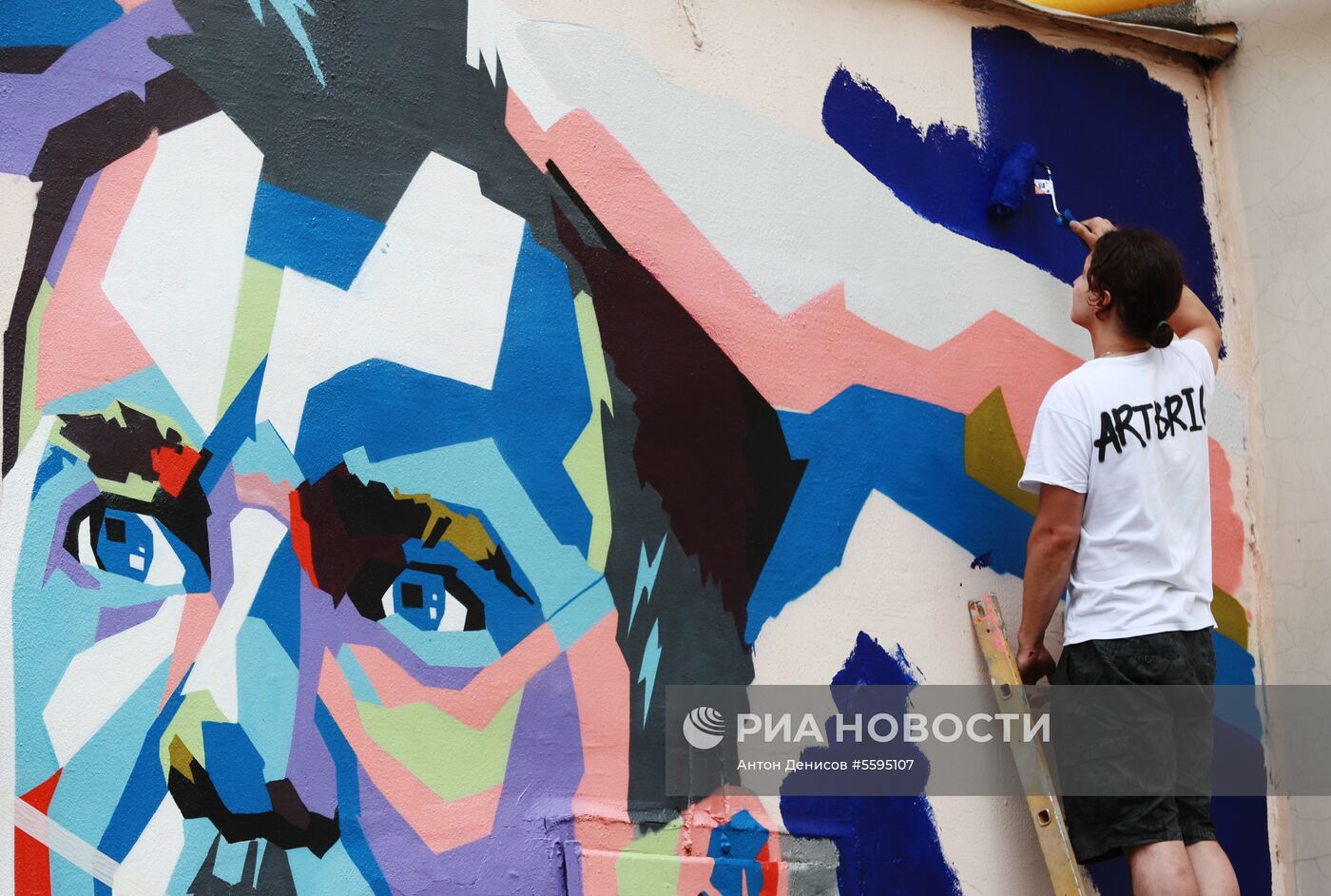 Граффити с изображением С. Черчесова, И. Акинфеева и А. Дзюбы в Москве