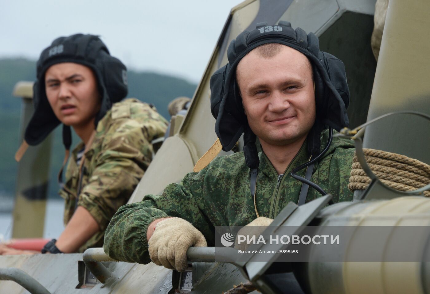 Тренировка роты морской  пехоты  на  новых бронетранспортерах БТР-82А  во Владивостоке