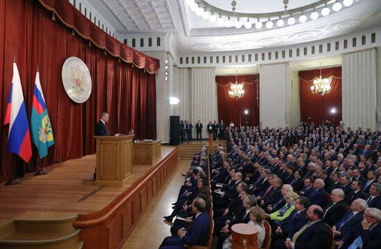 Президент РФ В. Путин выступил на совещании послов и постоянных представителей РФ