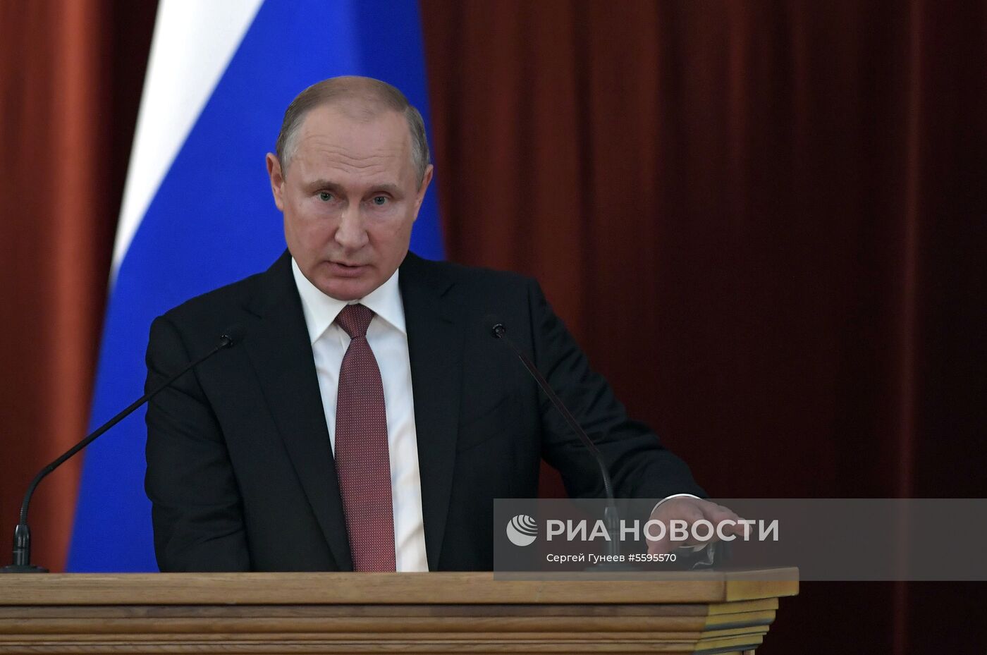 Президент РФ В. Путин выступил на совещании послов и постоянных представителей РФ