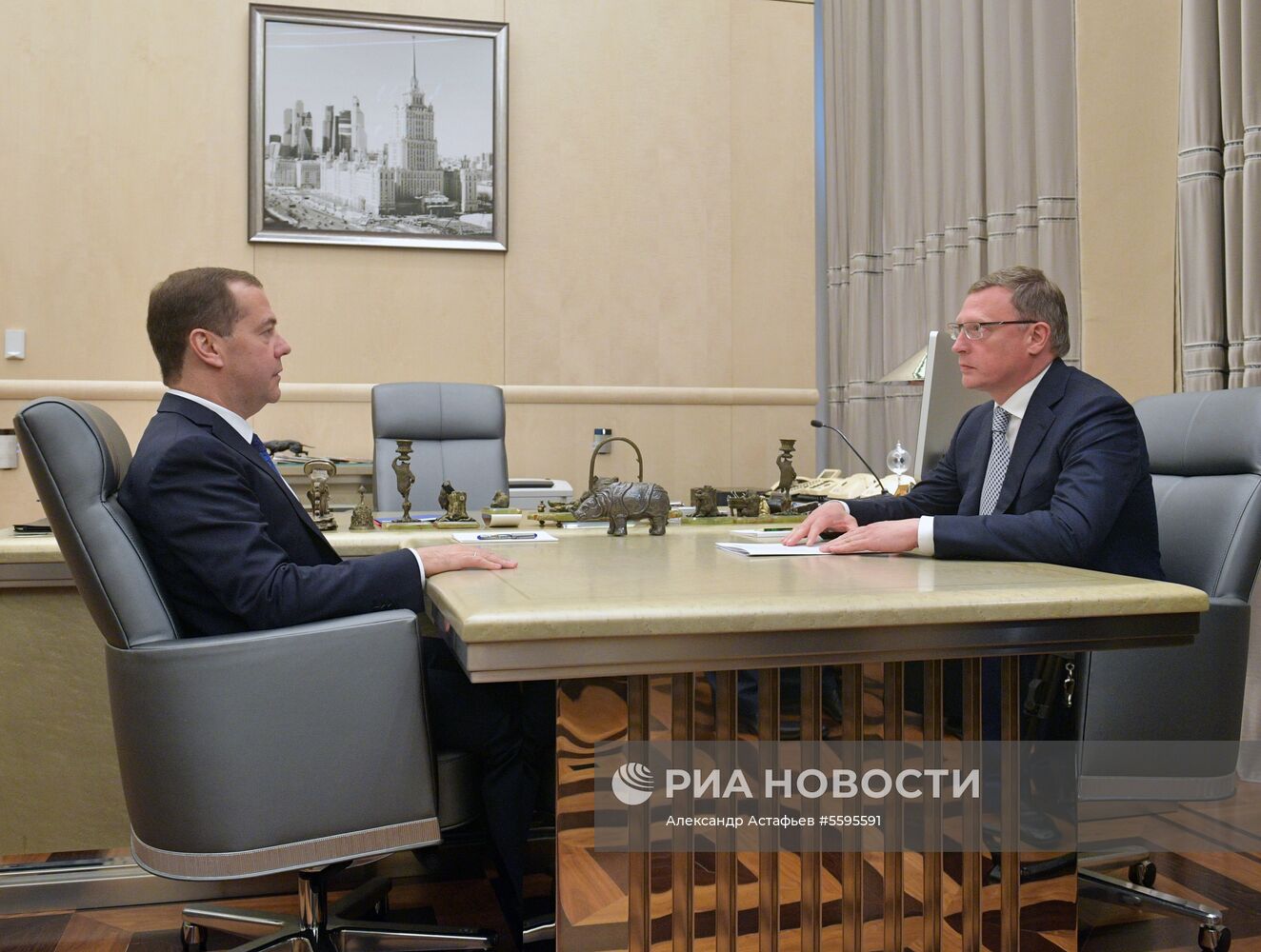 Рабочая встреча премьер-министра РФ Д. Медведева с ВРИО губернатора Омской области А. Бурковым