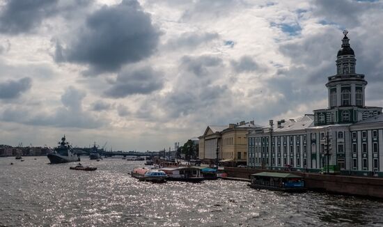 Боевые корабли ВМФ России в акватории Невы