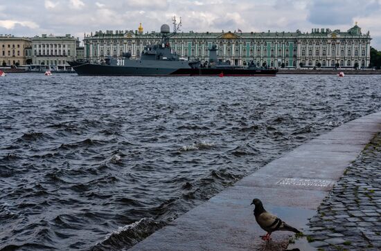 Боевые корабли ВМФ России в акватории Невы