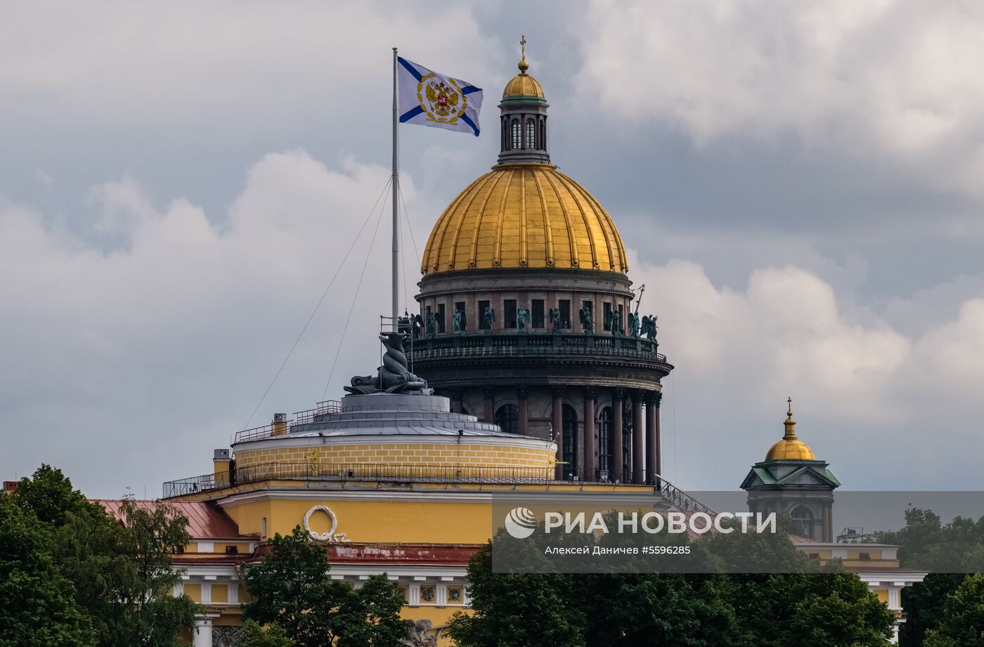 Боевые корабли ВМФ России в акватории Невы