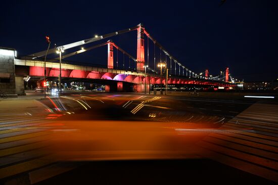 Крымский мост подсветили в честь 50-летия Специальной Олимпиады
