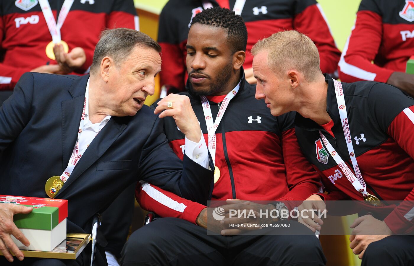 Награждение ФК "Локомотив" золотыми медалями чемпионата России