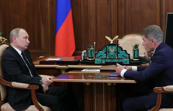 Президент РФ В. Путин встретился с губернатором Сахалинской области О. Кожемяко