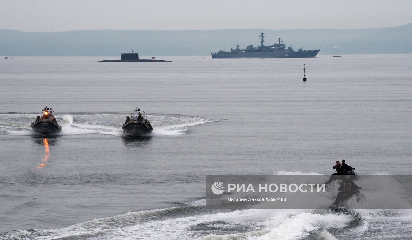 Репетиция военно-спортивного праздника, посвященного Дню ВМФ России, во Владивостоке