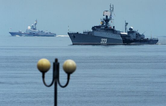 Репетиция военно-спортивного праздника, посвященного Дню ВМФ России, во Владивостоке