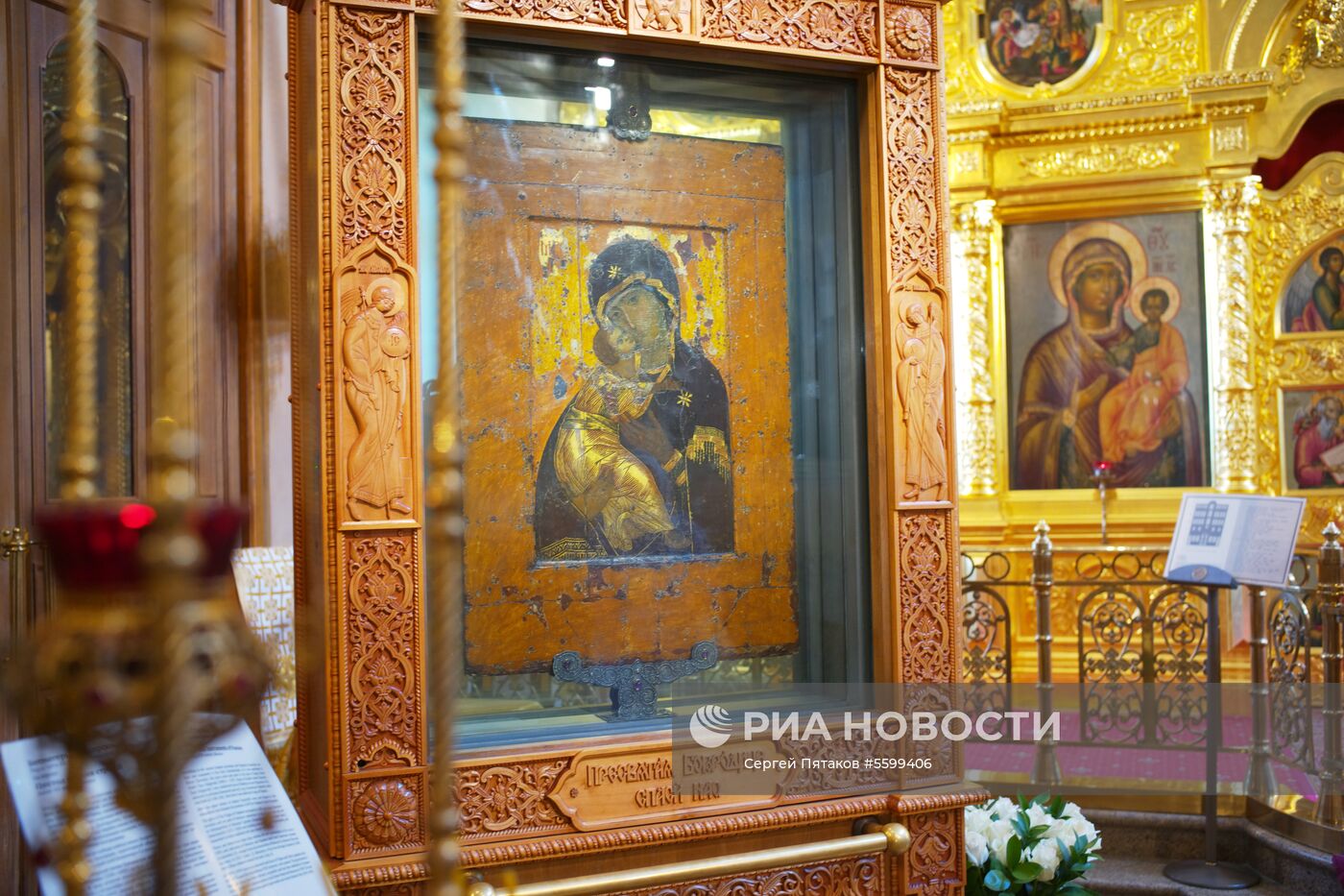 Владимирская икона Божией Матери в храме в Толмачах