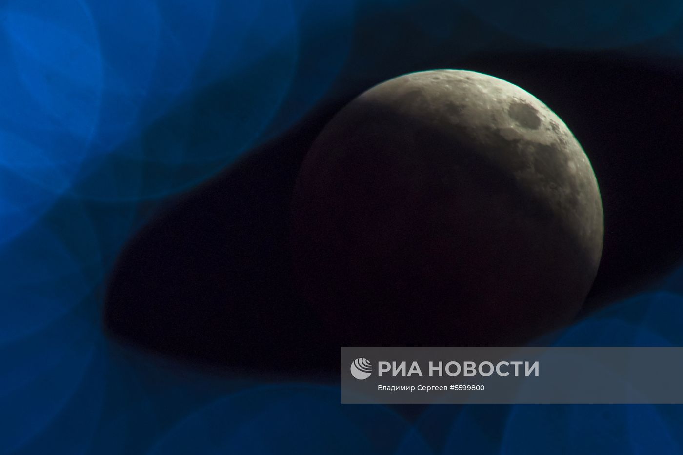 Полное лунное затмение