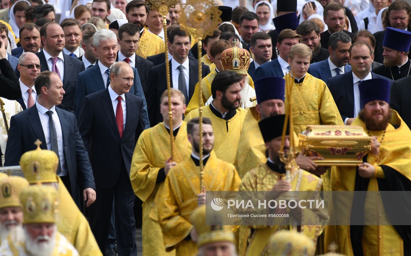 Президент РФ В. Путин принимает участие в торжественных мероприятиях по случаю 1030-летия Крещения Руси