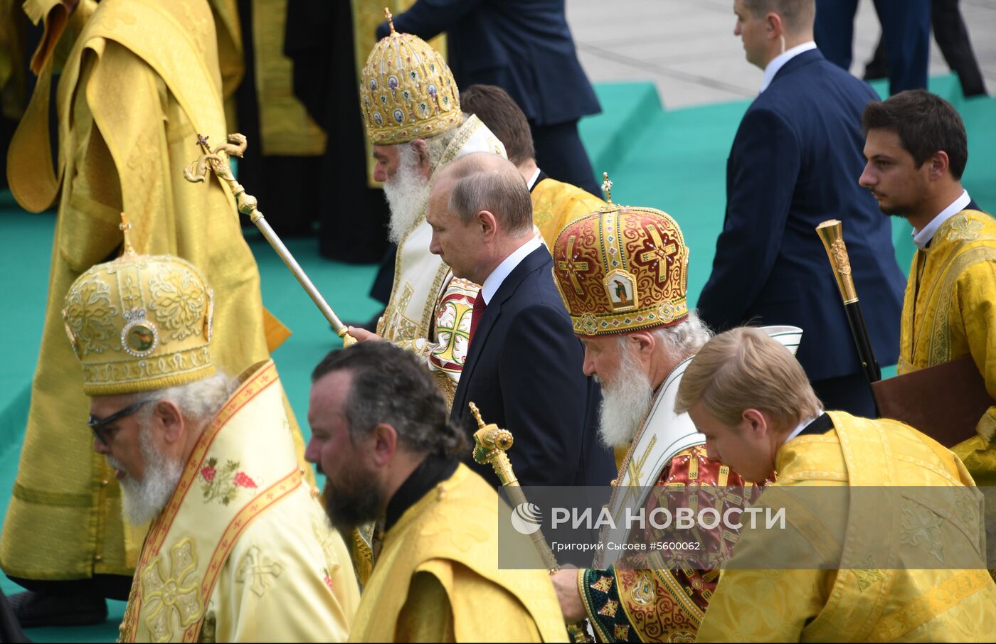 Президент РФ В. Путин принимает участие в торжественных мероприятиях по случаю 1030-летия Крещения Руси