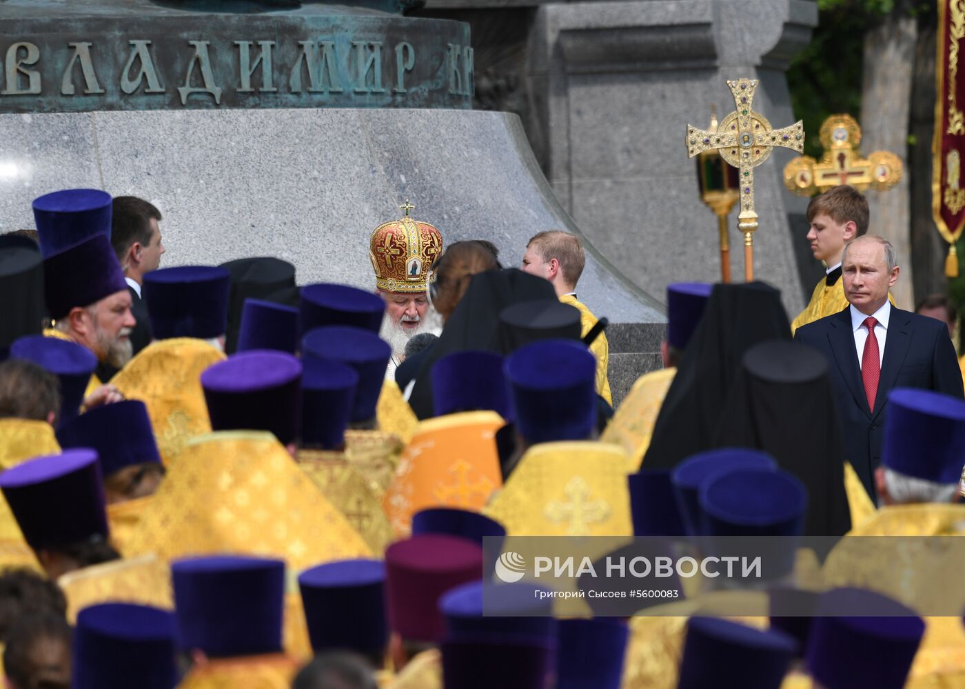 Президент РФ В. Путин принимает участие в торжественных мероприятиях по случаю 1030-летия Крещения Руси