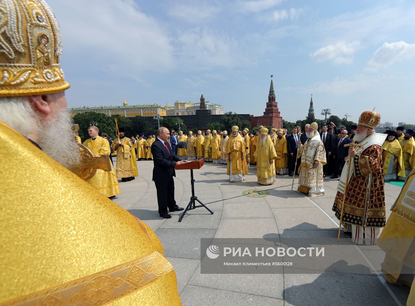 Президент РФ В. Путин принимает участие в торжественных мероприятиях по случаю 1030-летия Крещения Руси