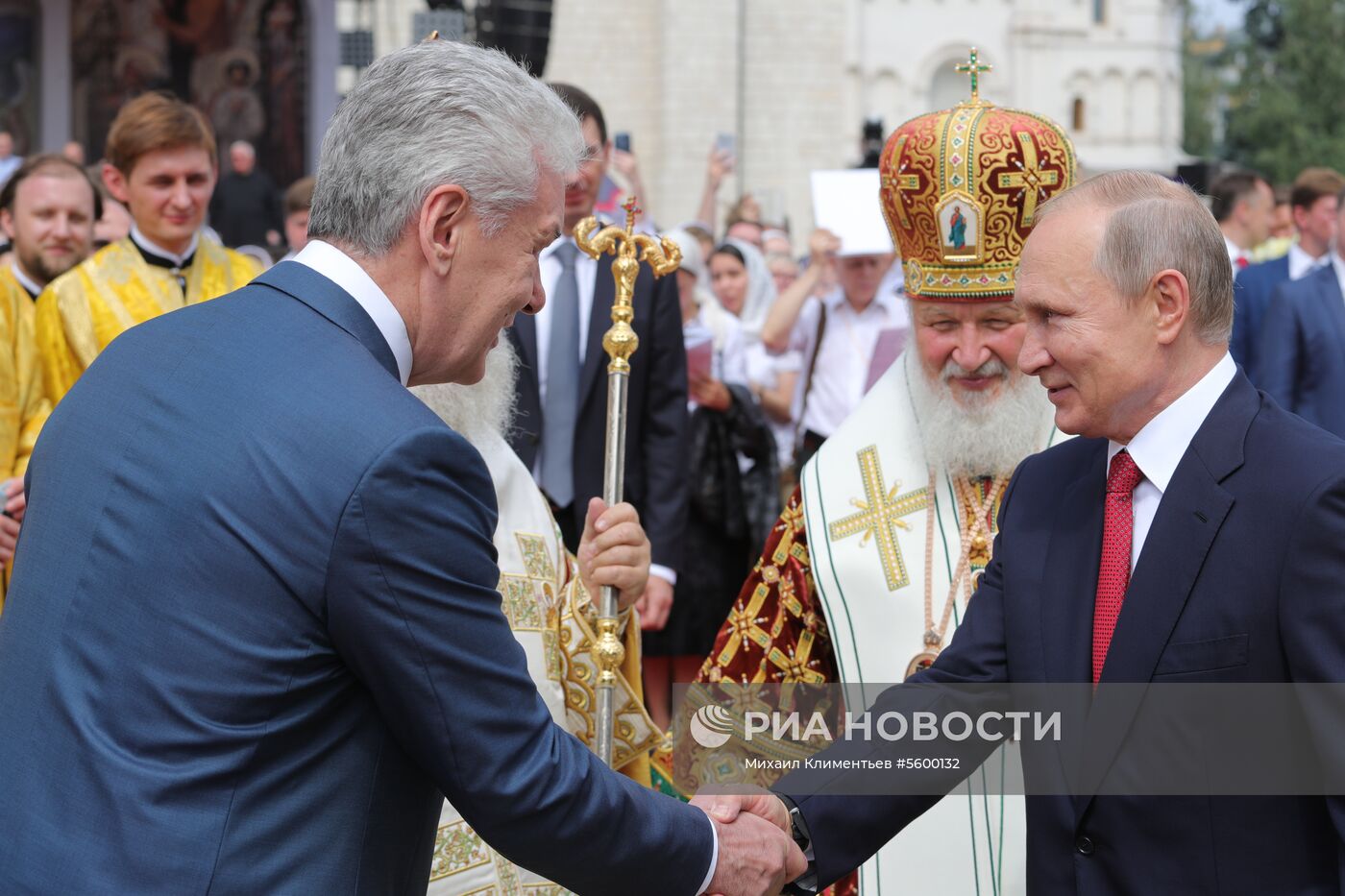 Президент РФ В. Путин принимает участие в торжественных мероприятиях по случаю 1030-летия Крещения Руси