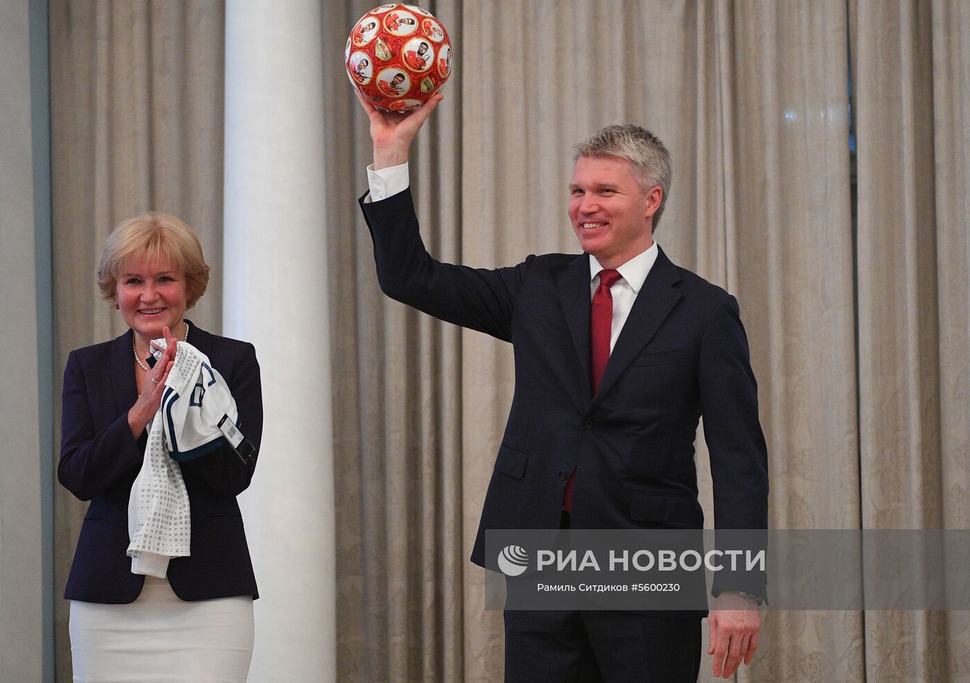 Футболисты сборной России получили звания заслуженных мастеров спорта