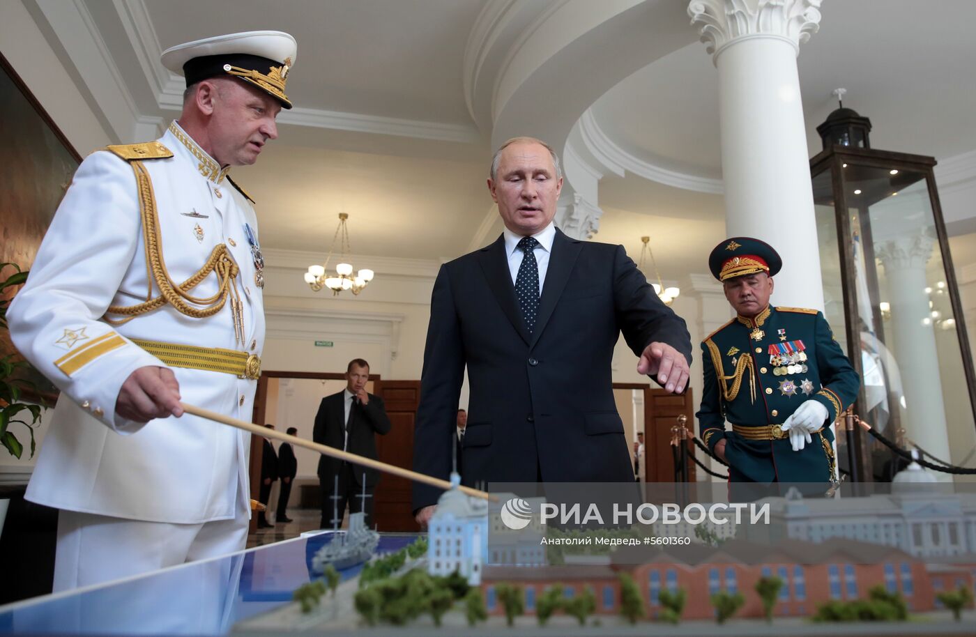 Президент РФ В. Путин посетил Нахимовское военно-морское училище
