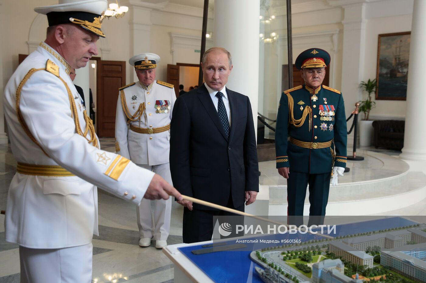 Президент РФ В. Путин посетил Нахимовское военно-морское училище