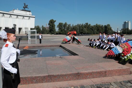 Возложение венков к подножию памятника Героям Первой мировой войны 