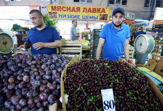 Продажа дынь и арбузов в Москве. 