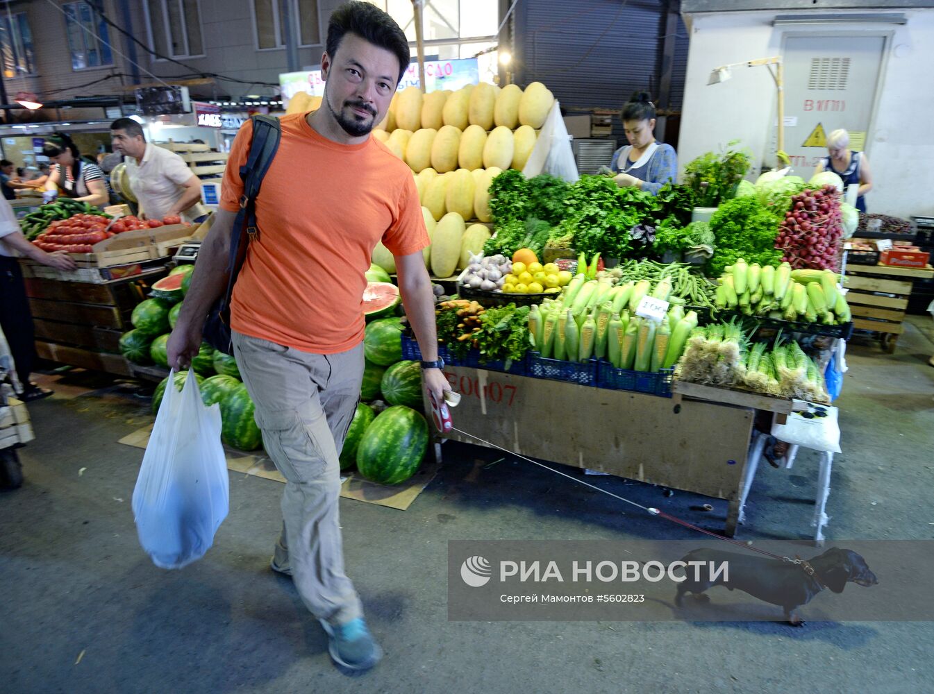 Продажа дынь и арбузов в Москве. 