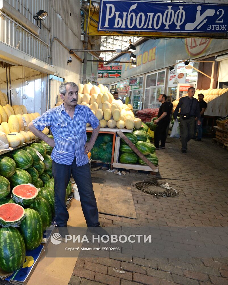 Продажа дынь и арбузов в Москве. 