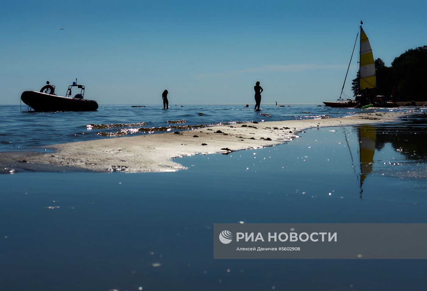 Отдых на берегу Финского залива в Санкт-Петербурге