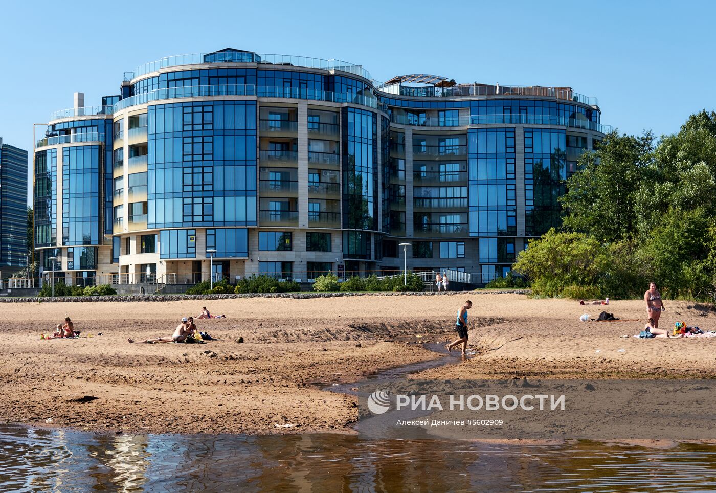 Отдых на берегу Финского залива в Санкт-Петербурге