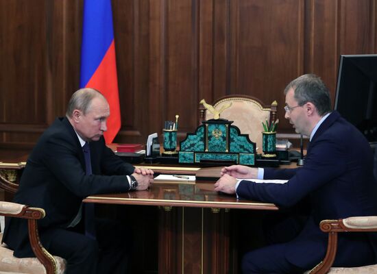 Президент РФ В. Путин встретился с губернатором Чукотского автономного округа Р. Копиным