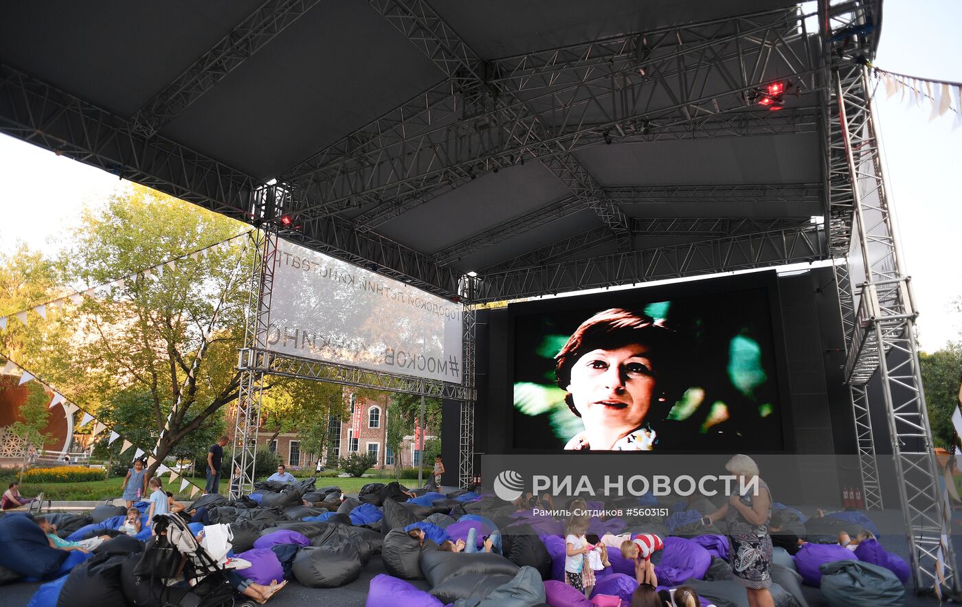 Летние кинотеатры открылись в парках Москвы